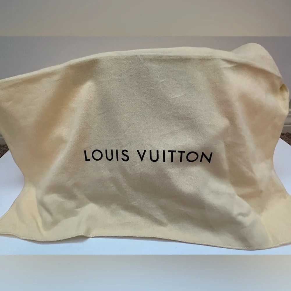 Authentic Louis Vuitton Trevi Pm Damier- Timeless Elegance